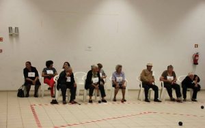 Participantes do Encontro Convívio de Boccia Sénior jogam boccia