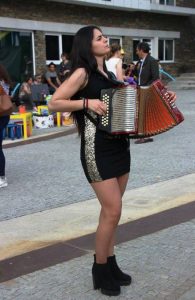 Atuações musicais no evento Santa Marta em Festa