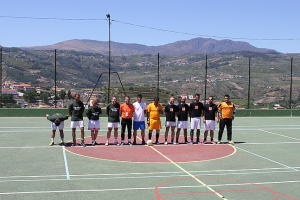 Equipas perfilam-se antes do início da partida